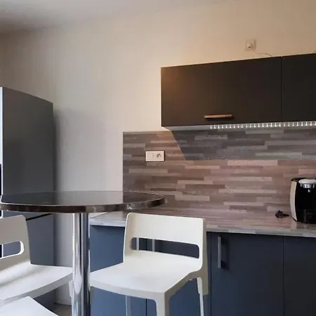Pavillon Individuel Plain-pied Avec Terrasse Et Parking Saint-Vigor-le-Grand